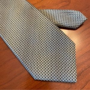 Kenneth Cole Reaction Silk Necktie 
Excellent condition